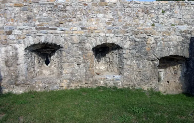 Castello dell'Aquila 11