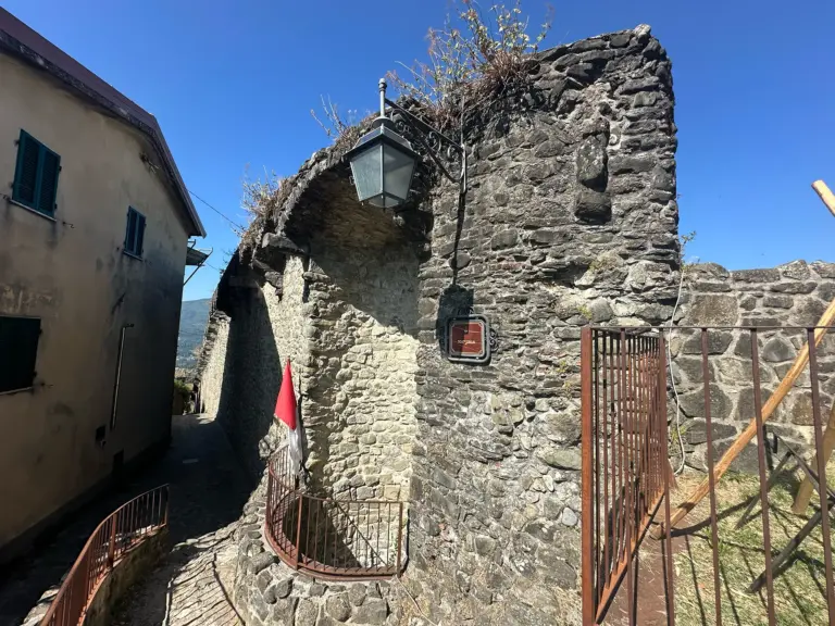 Rocca e Mura di Castiglione di Garfagnana 8