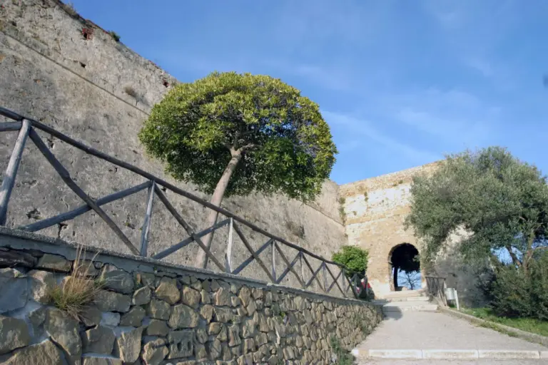 Castello e Mura di Castiglione della Pescaia 24