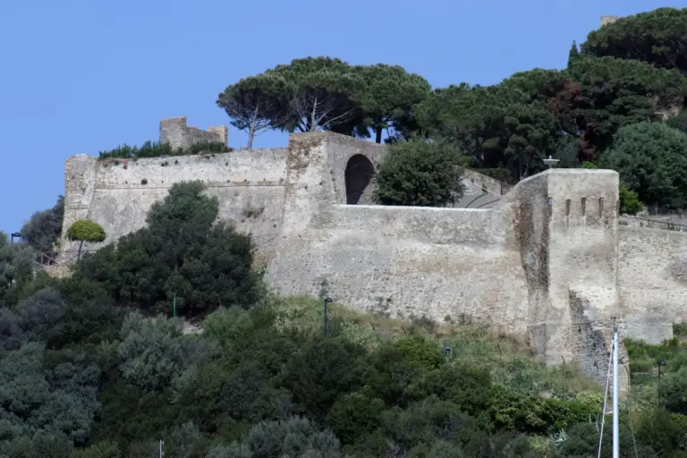 Castello e Mura di Castiglione della Pescaia 7