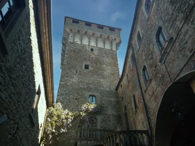 Castello della Fioraia (Castelnuovo) 1