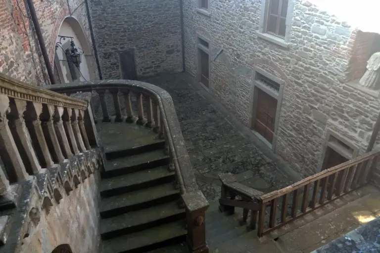 Castello della Fioraia (Castelnuovo) 3