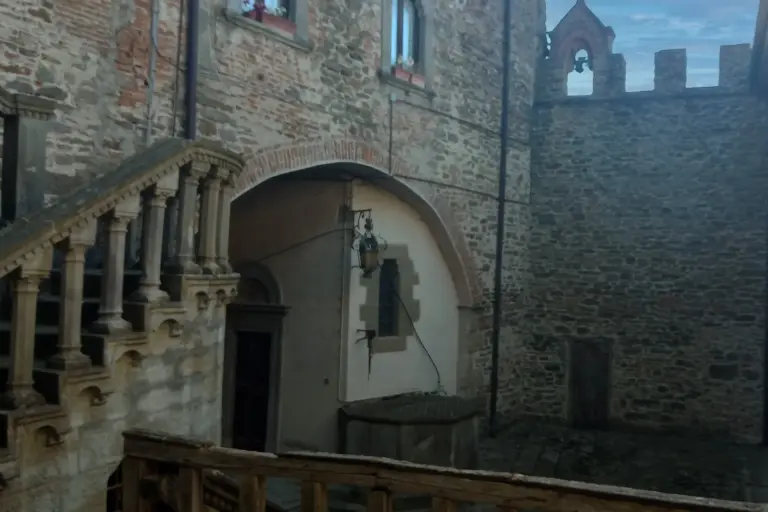 Castello della Fioraia (Castelnuovo) 4