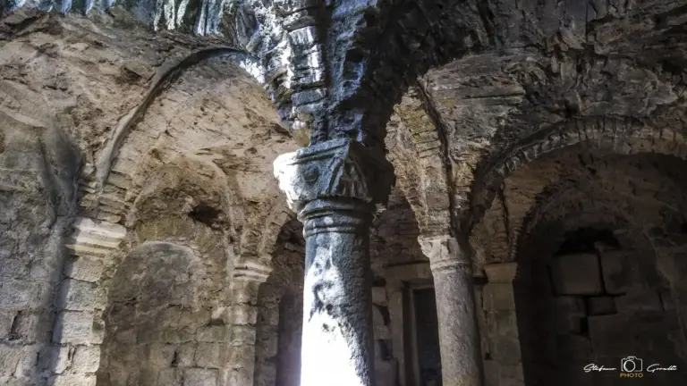 Cripta di Giugnano - Abbazia di San Salvatore 2