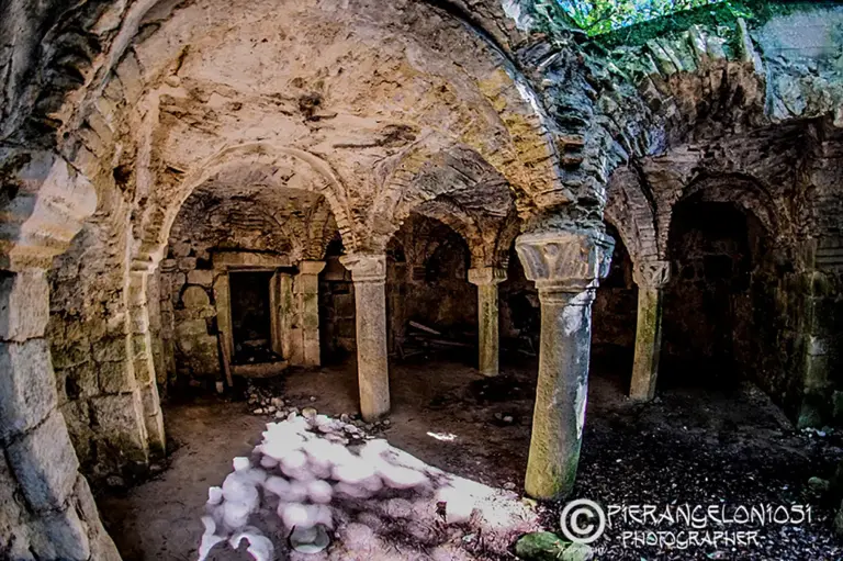 Cripta di Giugnano - Abbazia di San Salvatore 4