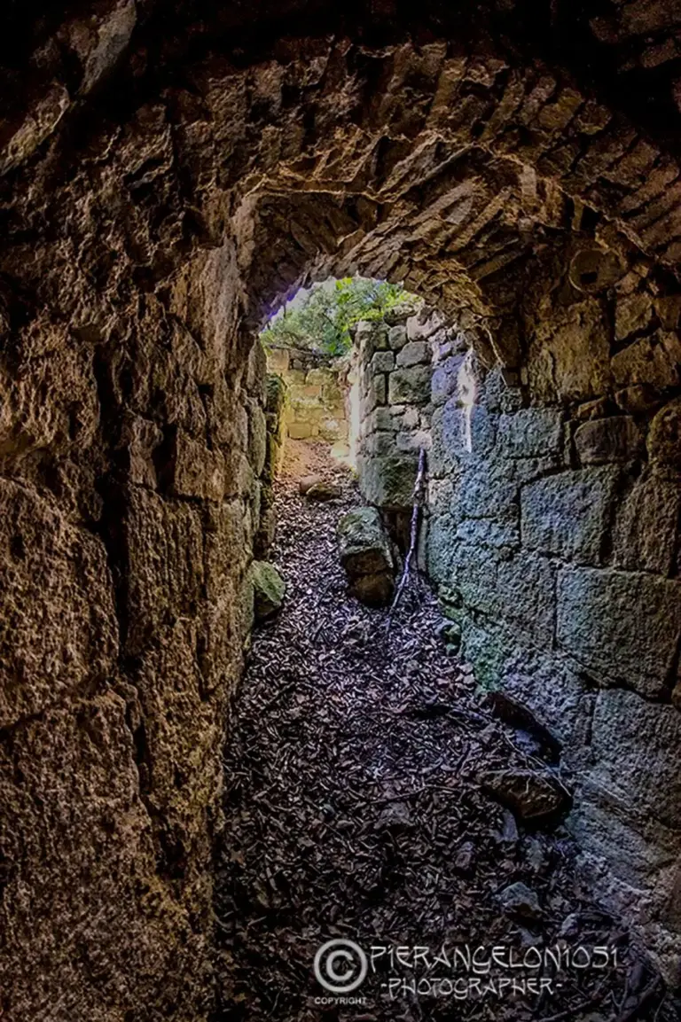 Cripta di Giugnano - Abbazia di San Salvatore 5