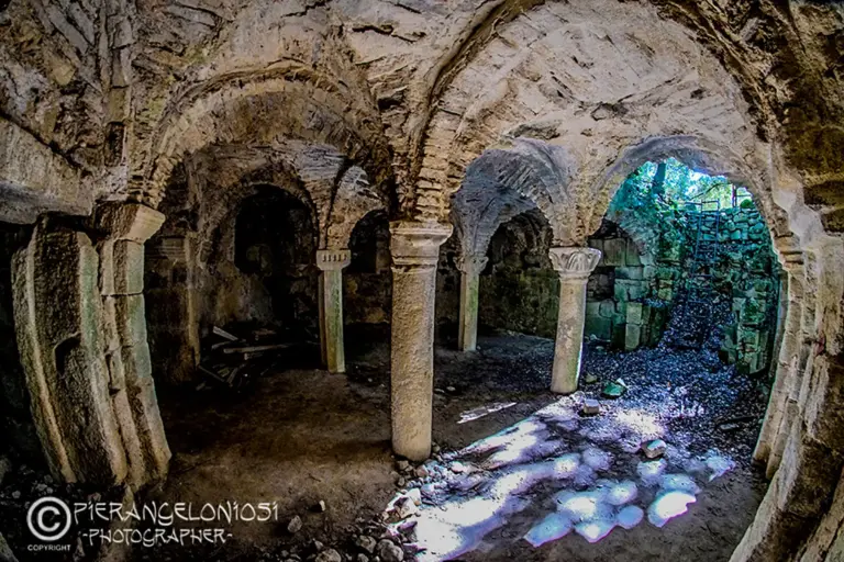 Cripta di Giugnano - Abbazia di San Salvatore 6