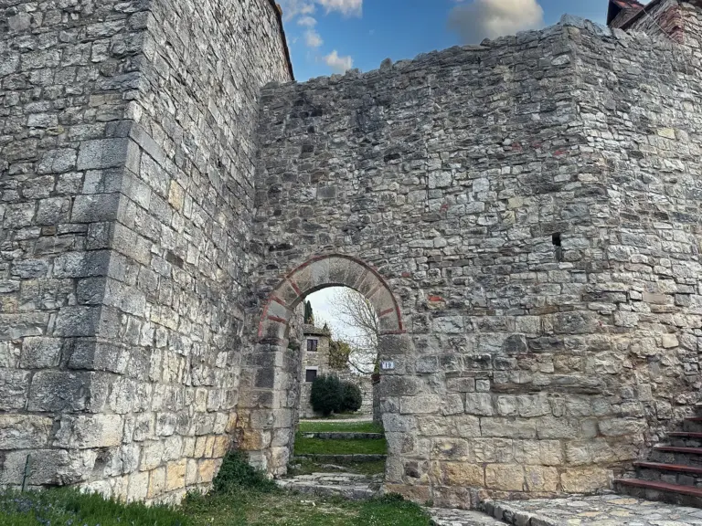 Castello di Monteluco a Lecchi 5