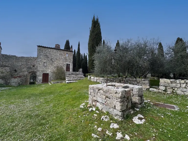 Castello di Monteluco a Lecchi 7