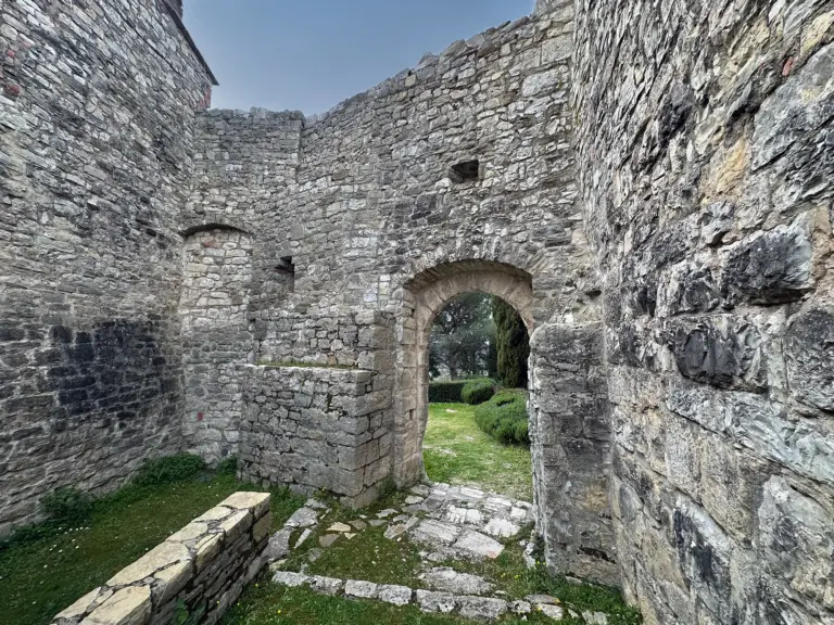 Castello di Monteluco a Lecchi 8