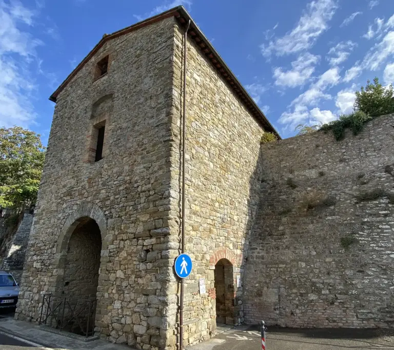 Lucignano - Rocca Senese e Mura 14