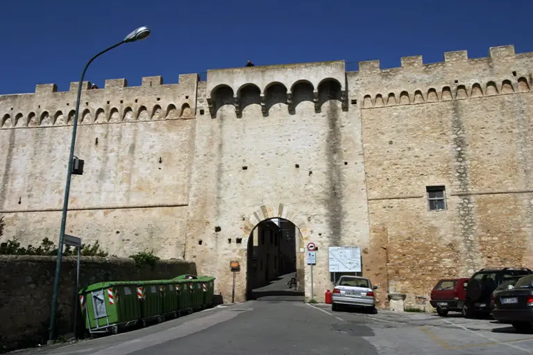 Mura di Magliano in Toscana 10
