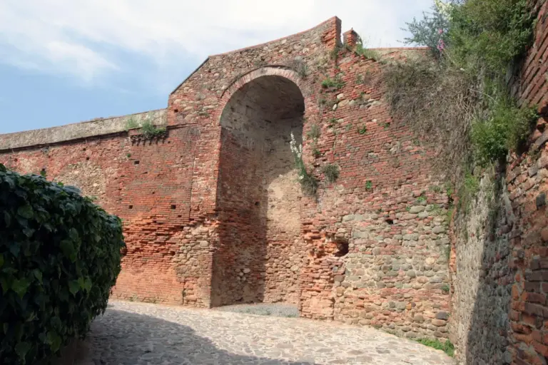 Rocca del Cerruglio e Mura di Montecarlo 14