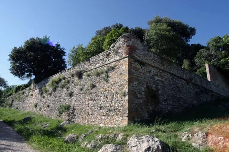 Montefollonico - Le Mura 7