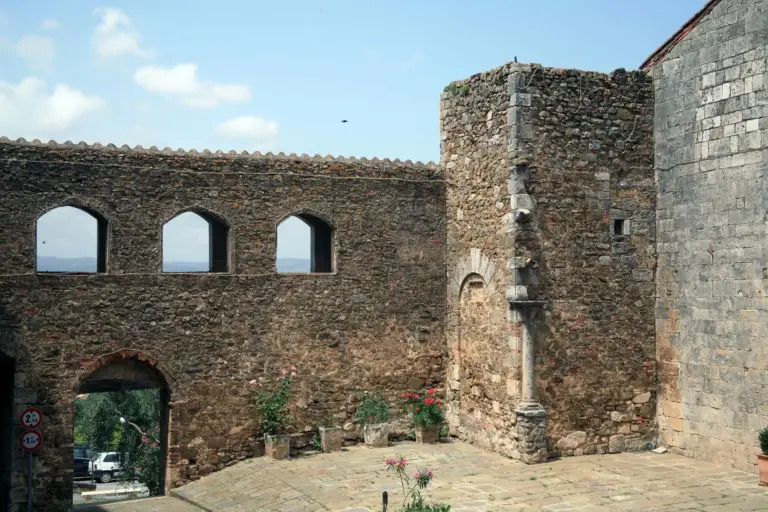 Montemerano - Castello e Mura 4