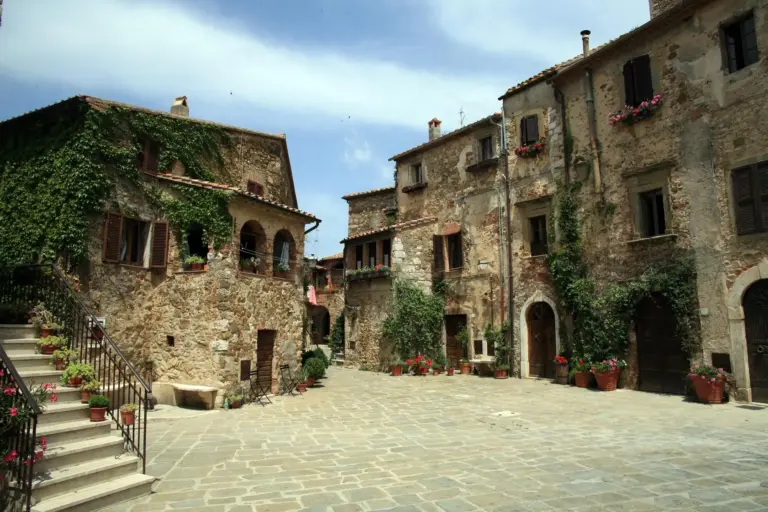 Montemerano - Castello e Mura 13