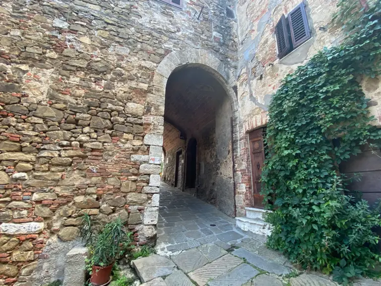 Montemerano - Castello e Mura 10
