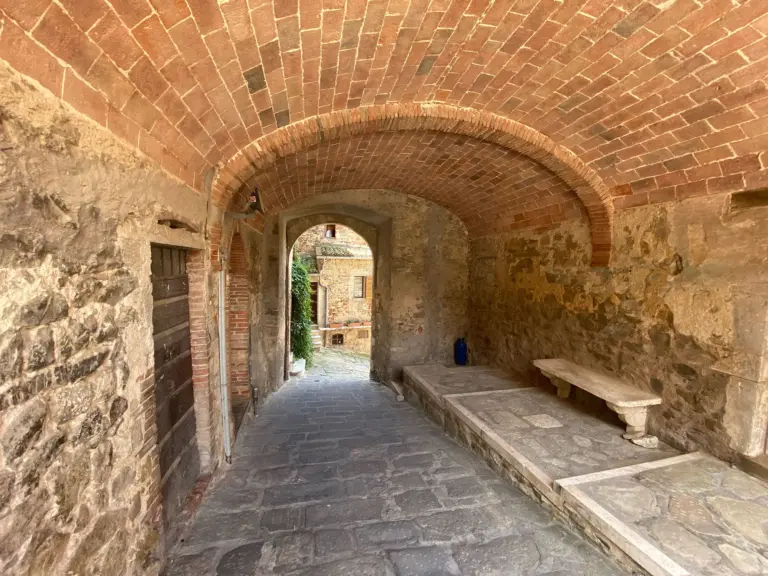 Montemerano - Castello e Mura 11