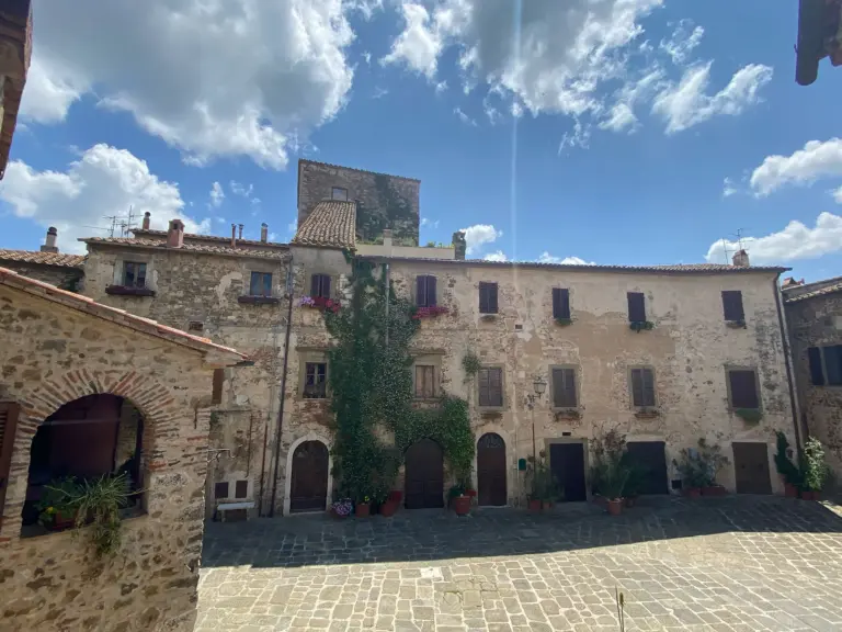 Montemerano - Castello e Mura 14