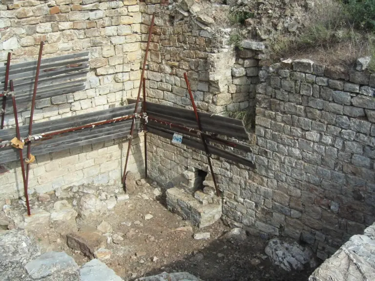 Castel Pietra 12