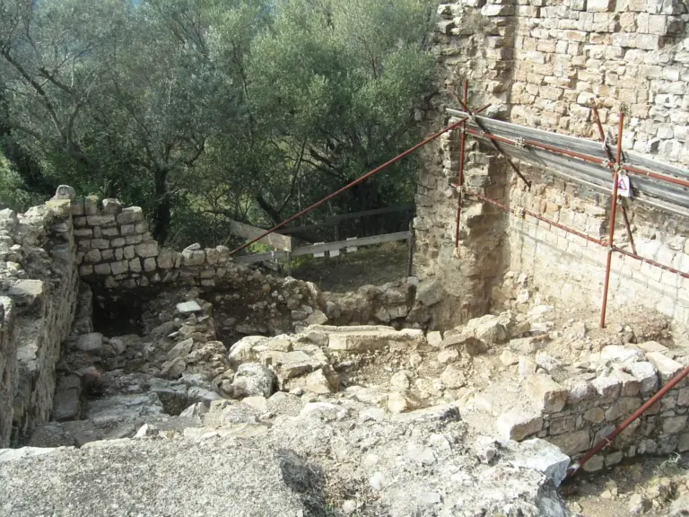 Castel Pietra 13