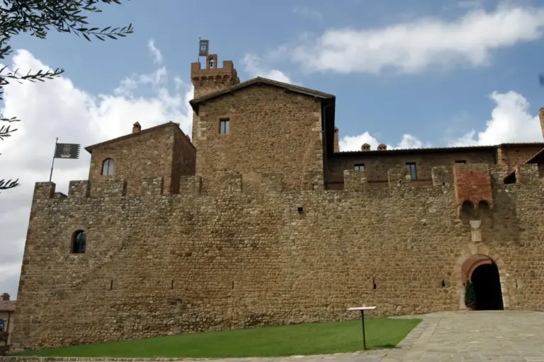 Castello di Poggio alle Mura - Castello Banfi 2