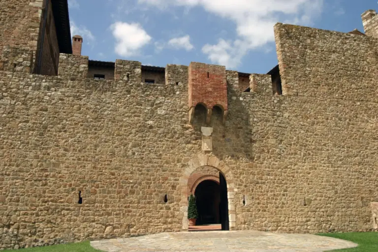 Castello di Poggio alle Mura - Castello Banfi 3