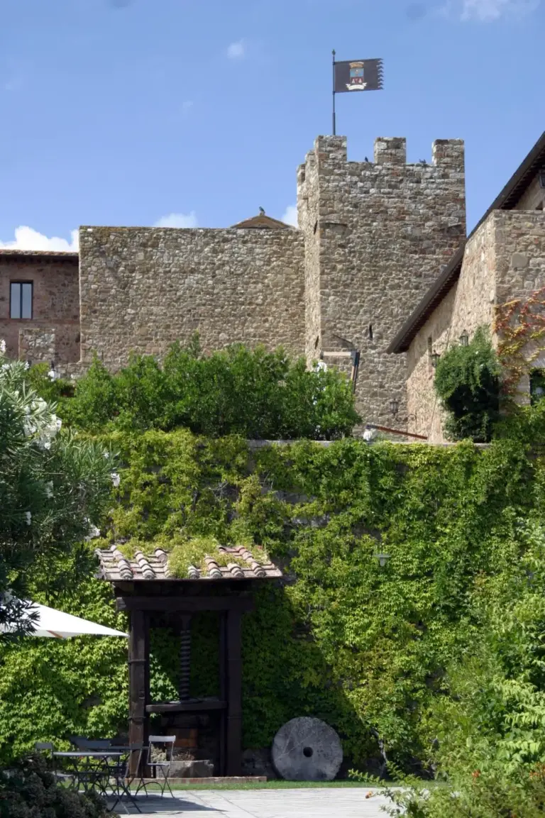 Castello di Poggio alle Mura - Castello Banfi 11