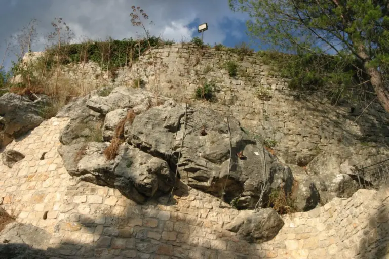 Castello di Rocchette di Fazio 8