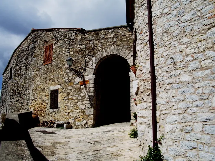Castello di Rocchette di Fazio 10