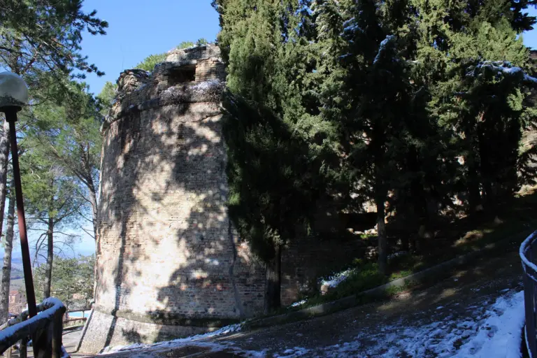Rocca di Montestaffoli e Mura di San Gimignano 14