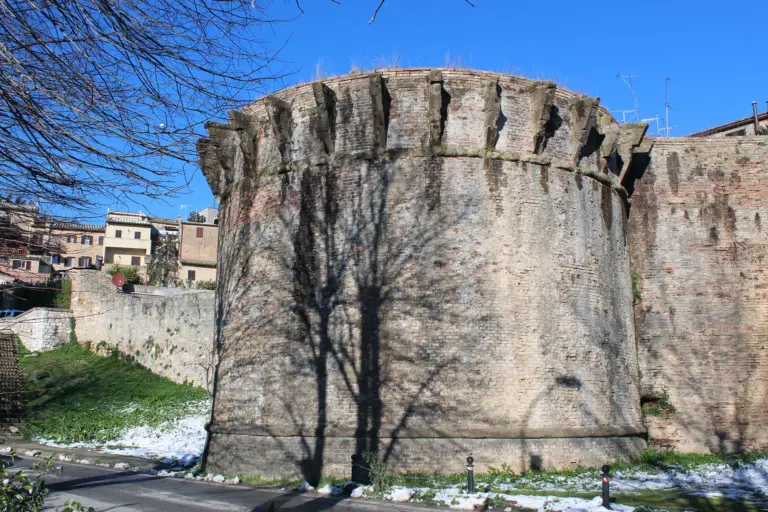Rocca di Montestaffoli e Mura di San Gimignano 15