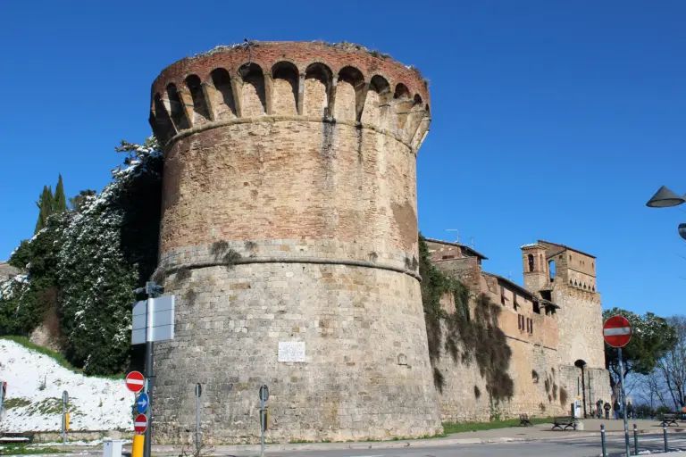 Rocca di Montestaffoli e Mura di San Gimignano 16