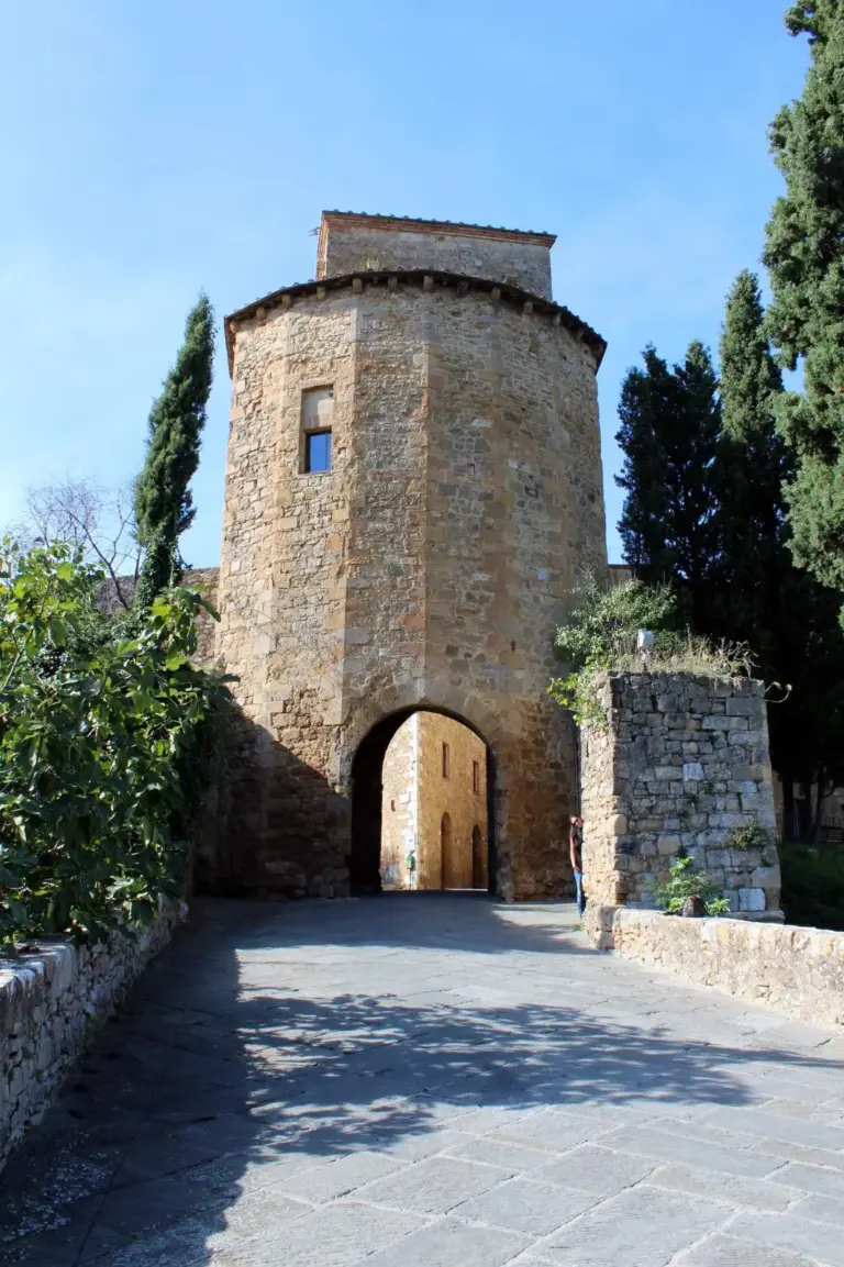 Mura di San Quirico d'Orcia 12
