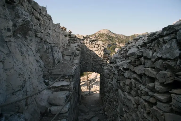 Rocca San Silvestro 13