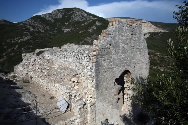 Rocca San Silvestro 14