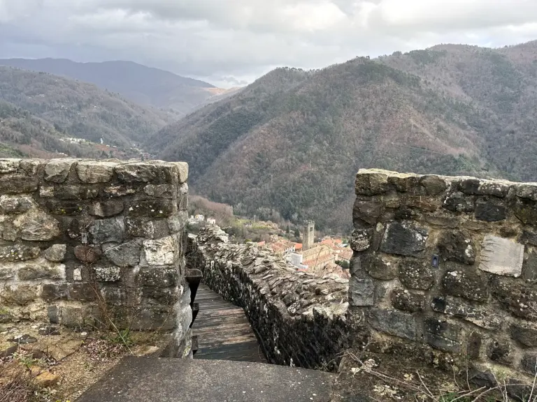 Rocca di Villa Basilica 6